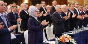 akp-istisare-toplantisinda-elestiriler-ve-tepkiler-W91yUSAs.jpg