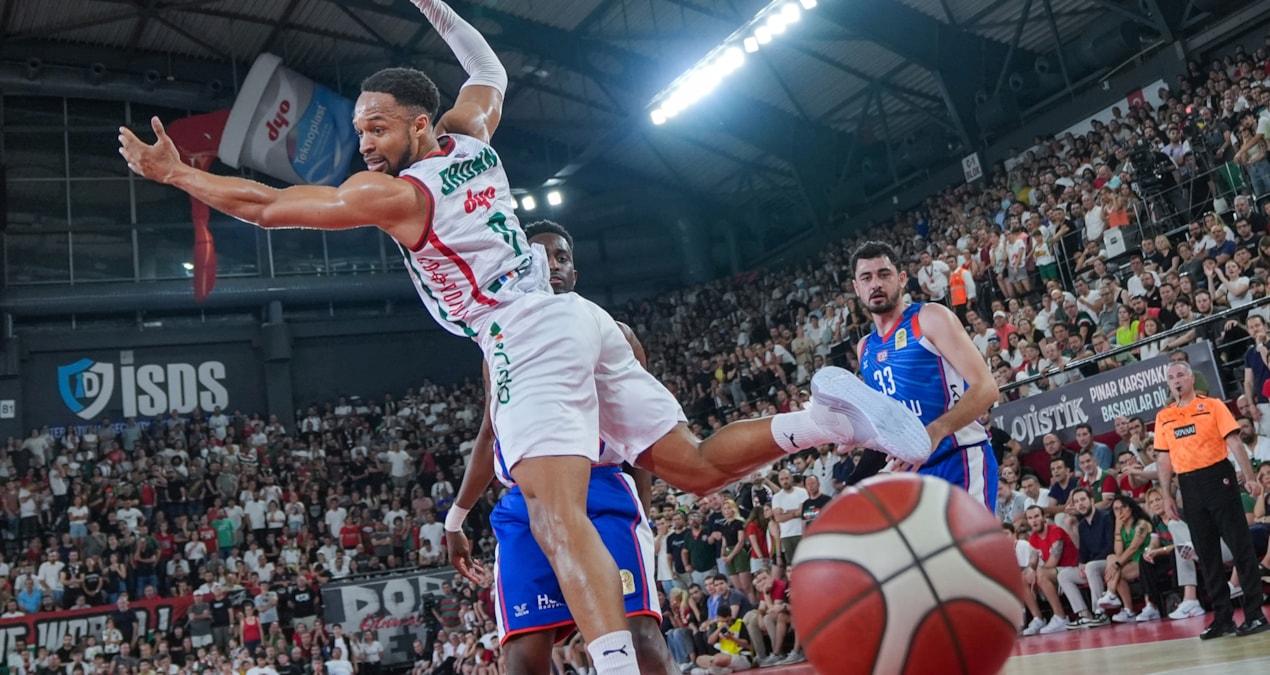 anadolu-efes-pinar-karsiyakayi-maglup-ederek-finale-yukseldi-Np1sUu4I.jpg