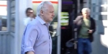 assange-abdye-iade-ediliyor-9qdYx2PP.jpg