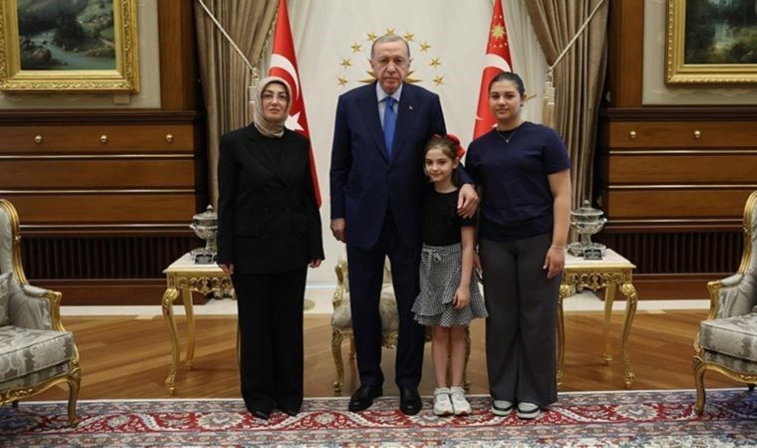 ayse-atesin-erdogan-gorusmesi-detaylari-PQtSqTET.jpg