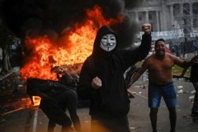 buenos-aireste-ekonomik-reform-protestosu-iktidar-ve-muhalefet-arasindaki-gerginlik-bypKnslV.jpg