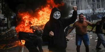 buenos-aireste-ekonomik-reform-protestosu-iktidar-ve-muhalefet-arasindaki-gerginlik-bypKnslV.jpg