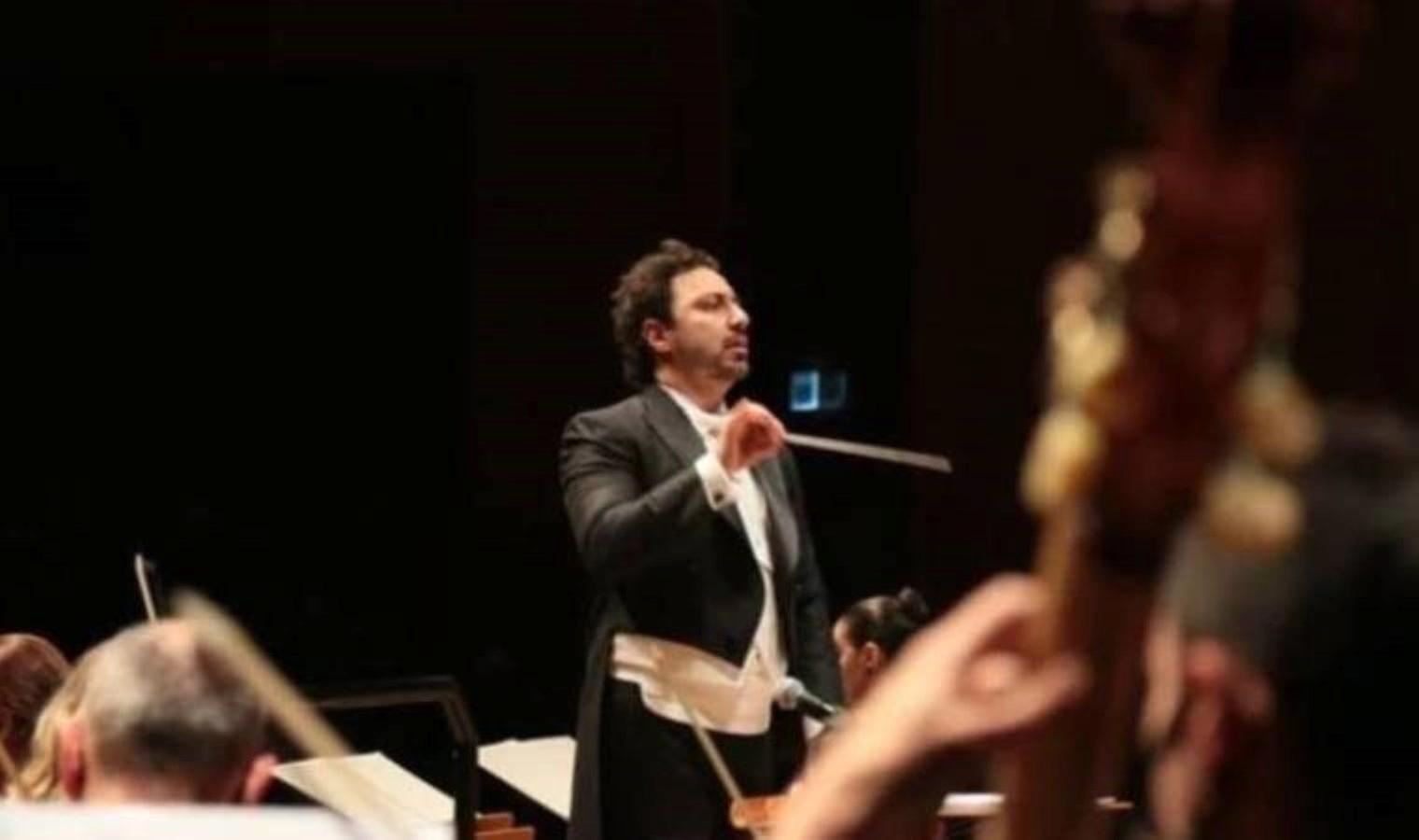 cemal-resit-rey-konser-salonunda-degisim-VUQKuXLH.jpg
