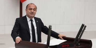 chp-genel-baskan-yardimcisi-ozgur-karabattan-elestiri-l7Wfd2UU.jpg