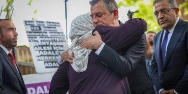 chp-genel-baskani-ozgur-ozel-emine-senyasari-ziyaret-etti-AJAbAz5H.jpg