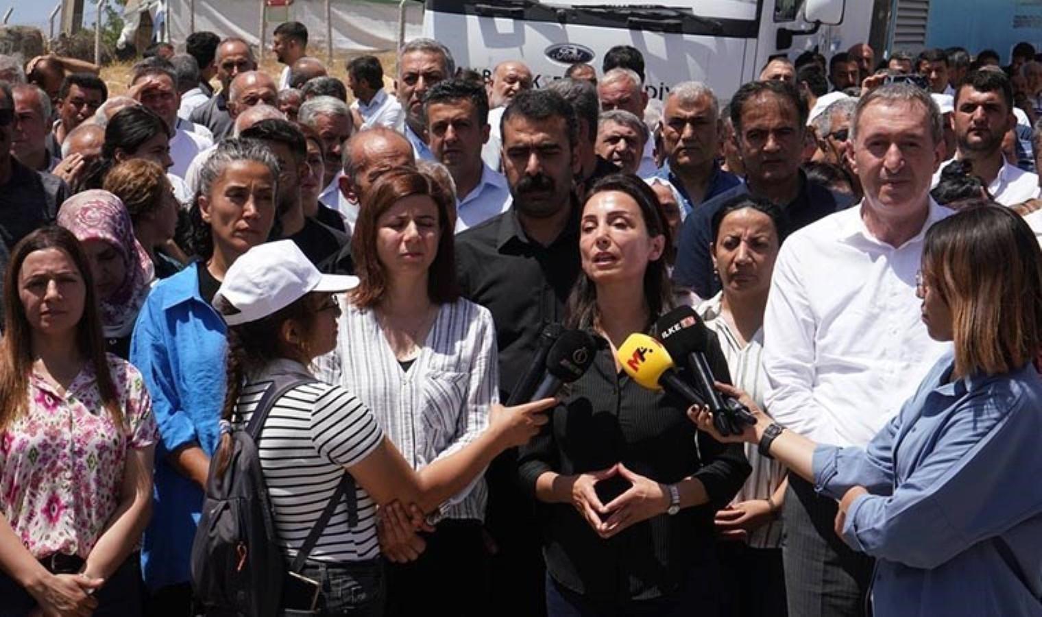 dem-parti-es-genel-baskanlarindan-taziye-ziyareti-T22wjk47.jpg