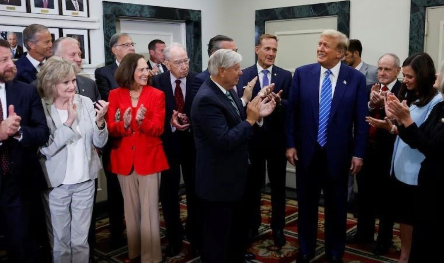 donald-trump-kongreye-ziyarette-bulundu-evPu7uK9.jpg