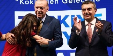 erdoganin-programdaki-konusmasi-ve-zs-candan-olayi-A49NfVcj.jpg