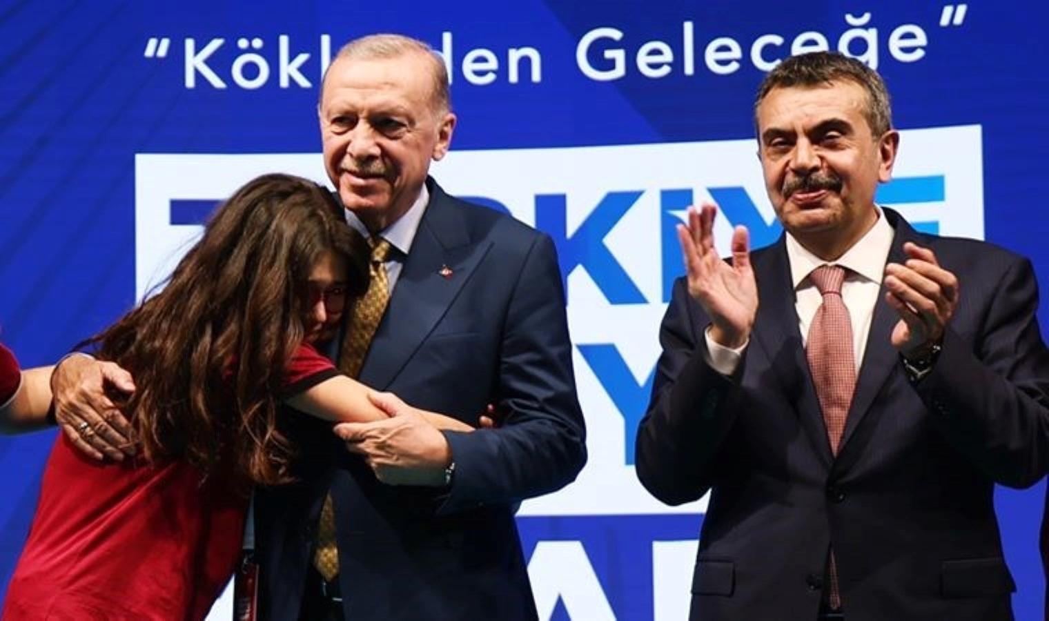 erdoganin-programdaki-konusmasi-ve-zs-candan-olayi-A49NfVcj.jpg