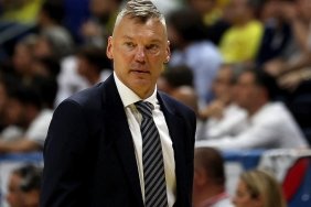 fenerbahce-beko-anadolu-efesi-uzatmada-yendi-2023-2024-basketbol-super-ligi-sampiyonu-EqjICZaW.jpg