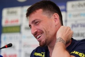 fenerbahce-kampinda-mert-hakan-yandas-basin-toplantisi-duzenledi-vXCLQqsz.jpg