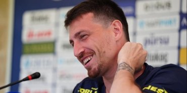 fenerbahce-kampinda-mert-hakan-yandas-basin-toplantisi-duzenledi-vXCLQqsz.jpg