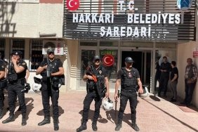 hakkari-belediye-baskani-mehmet-siddik-akisin-gozaltina-alinmasinin-ardindaki-detaylar-TqLHjy3y.jpg