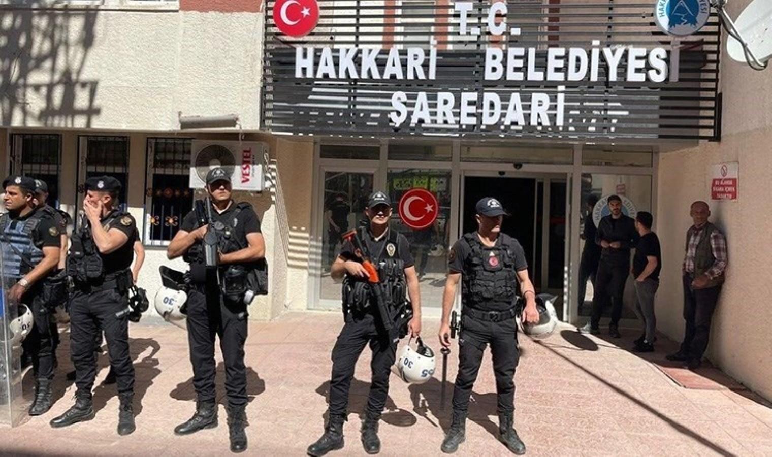 hakkari-belediye-baskani-mehmet-siddik-akisin-gozaltina-alinmasinin-ardindaki-detaylar-TqLHjy3y.jpg