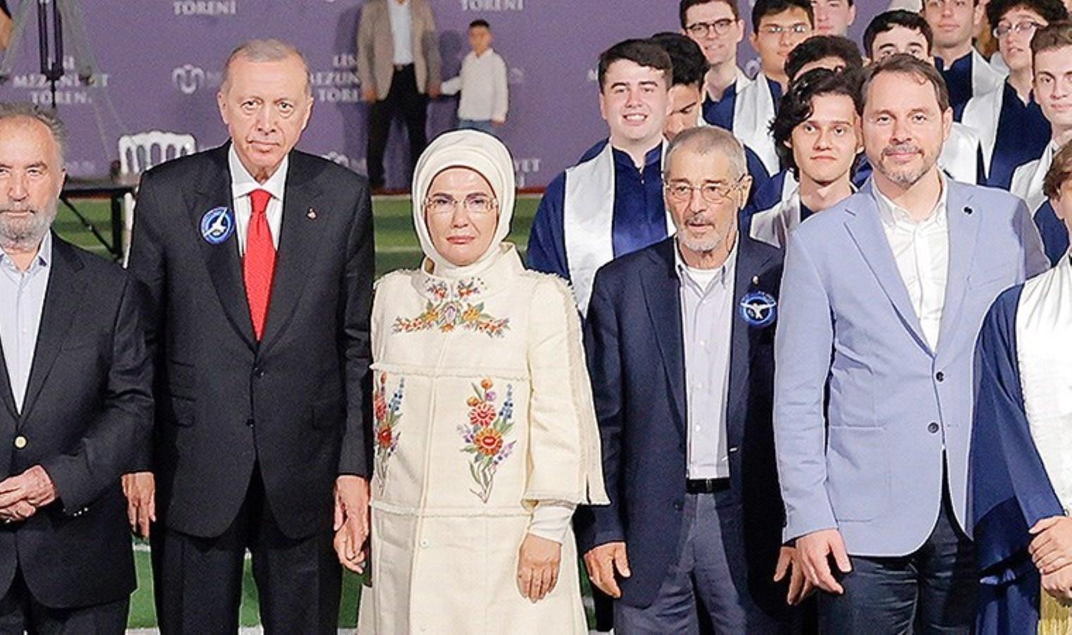 istanbul-nun-okullarinda-gerceklesen-mezuniyet-toreni-1yGGbQi7.jpg