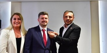 iyi-parti-uyelerinden-toplu-chpye-gecis-4tX2QeZI.jpg