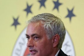 jose-mourinho-basin-toplantisinda-gazetecilerin-sorularini-yanitladi-h67fhHgr.jpg