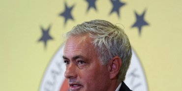 jose-mourinho-basin-toplantisinda-gazetecilerin-sorularini-yanitladi-h67fhHgr.jpg