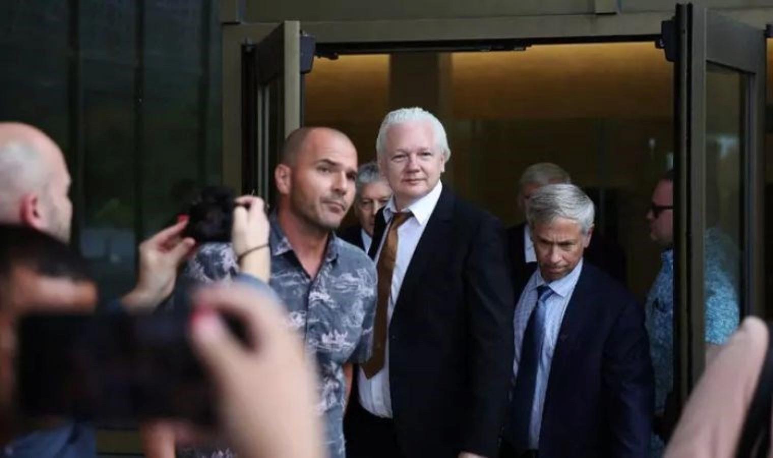 julian-assange-ozgurlugune-kavustu-Ycz8rcwj.jpg