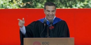 koc-universitesi-2024-mezuniyet-toreni-ve-alexis-cipras-aciklamalari-Q66uF6N1.jpg