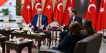 mhp-ve-chp-heyetlerinin-gorusmesi-hkEDuzLy.jpg