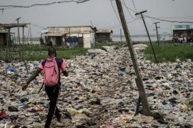 nijeryanin-tek-kullanimlik-plastik-yasagina-hazirligi-U5aCuR9D.jpg