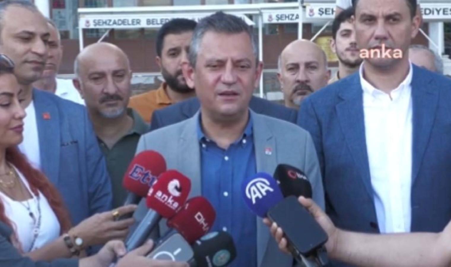 ozgur-ozelin-bayram-ziyaretleri-ve-siyasi-iklim-m4bUIFDz.jpg