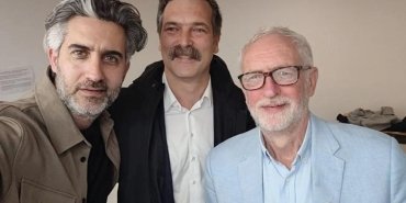 tip-genel-baskani-erkan-bas-londrada-jeremy-corbyni-ziyaret-etti-erIFxfTd.jpg
