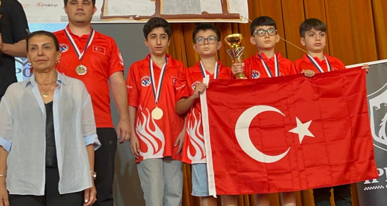 turk-satranc-millileri-avrupa-genc-takimlar-sampiyonasindan-zaferle-dondu-Btfc8ypI.jpg