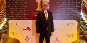turkiye-voleybol-federasyonu-baskani-mehmet-akif-ustundaga-odul-OGD8uBRR.jpg