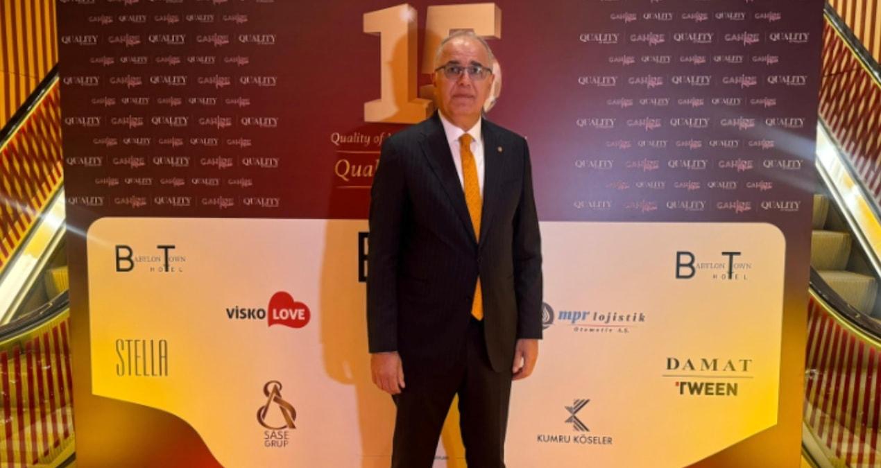 turkiye-voleybol-federasyonu-baskani-mehmet-akif-ustundaga-odul-OGD8uBRR.jpg