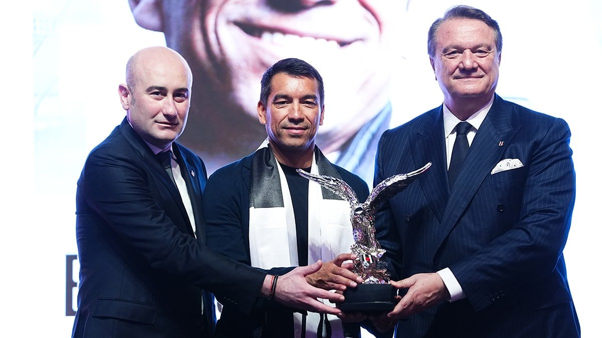 Van Bronckhorst, Beşiktaş'ta!