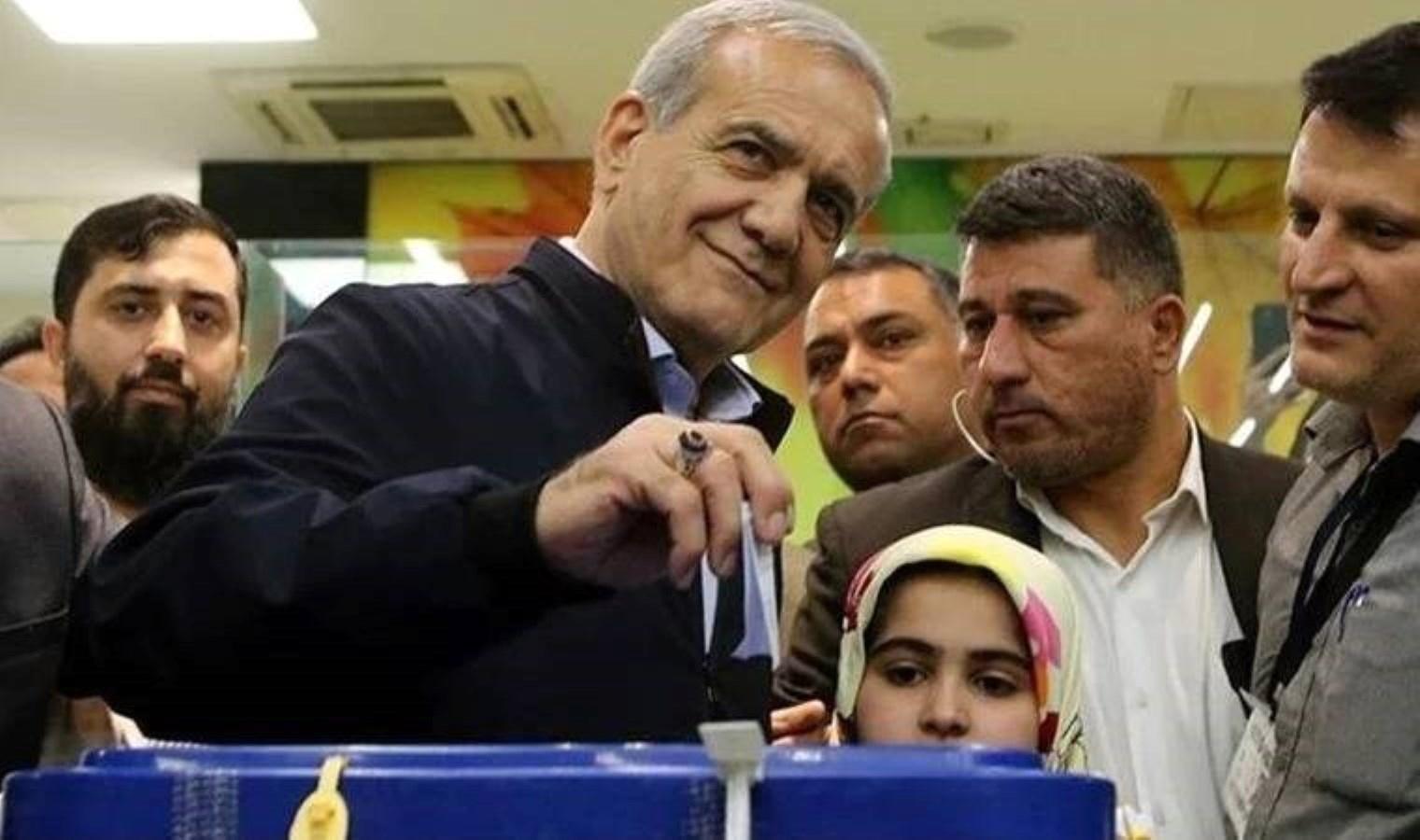 28-hazirandaki-secimlerde-reformist-aday-mesud-pezeskiyan-one-cikti-WBkeDMsi.jpg