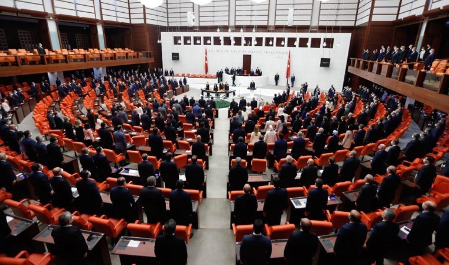anayasa-mahkemesi-karariyla-ekim-ayina-ertelendi-PvnMABGW.jpg