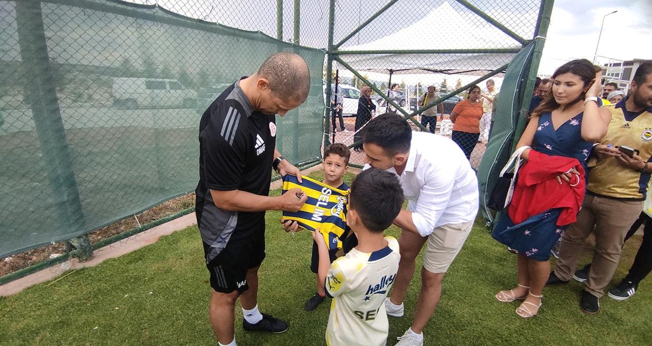 antalyasporun-fenerbahce-taraftarlariyla-ilgili-aciklamasi-Brt9zAyl.jpg