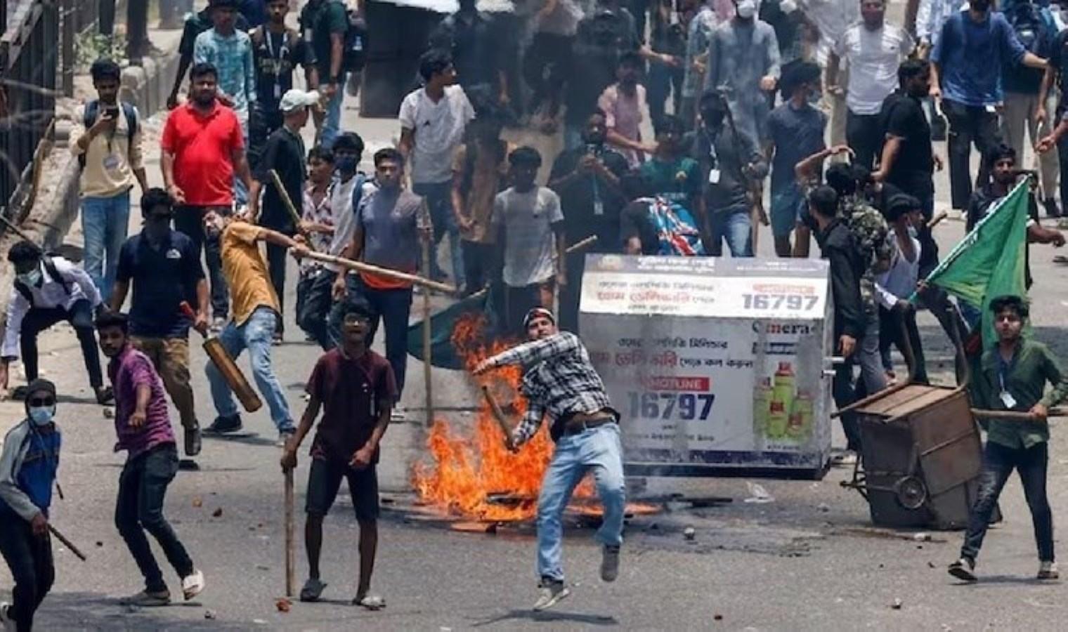 bangladeste-devlet-televizyonuna-saldiri-ve-protestolarin-artisi-aEEhiZwB.jpg