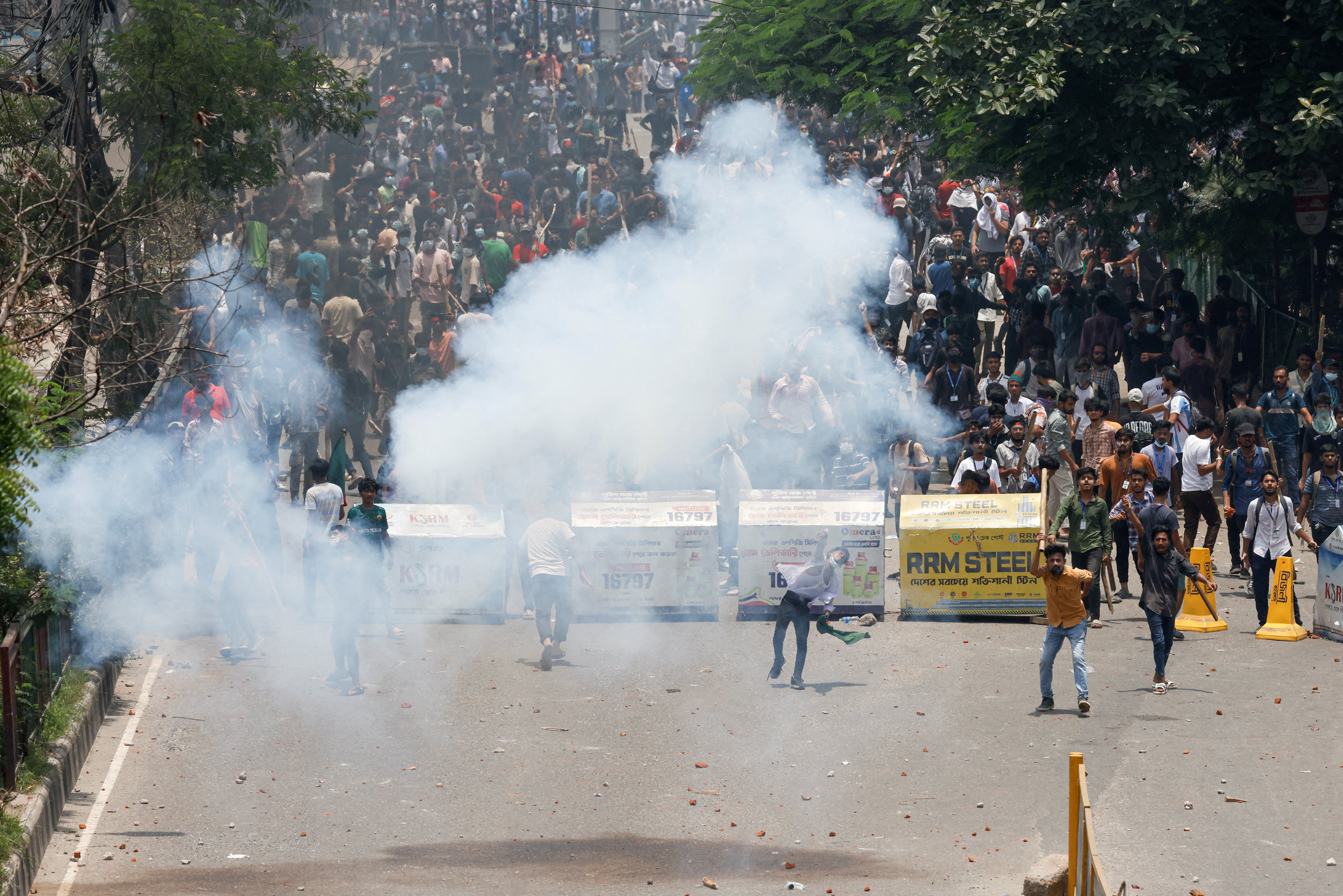 Bangladeş'te Hükümet Protestoları: Öğrenci Eylemleri ve Şiddet Olayları