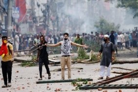 bangladeste-protestolar-105-can-kaybi-ve-sokaga-cikma-yasagi-Xe2kzbfx.jpg