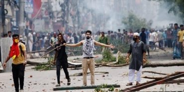 bangladeste-protestolar-105-can-kaybi-ve-sokaga-cikma-yasagi-Xe2kzbfx.jpg