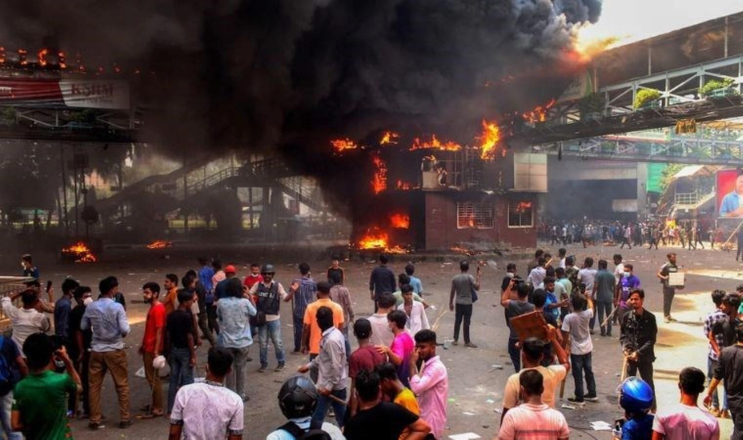 bangladesteki-protestolar-ve-sokaga-cikma-yasaklari-cDZ72fpx.jpg