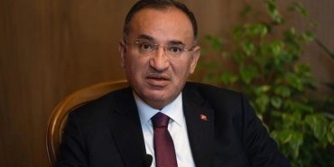 bekir-bozdagin-15-temmuz-darbe-girisimi-anilari-ve-feto-lideri-fetullah-gulen-hakkindaki-gorusleri-y4TuS5c5.jpg