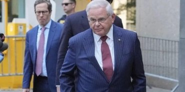 bob-menendez-istifa-etti-yolsuzluk-suclamalari-ve-turkiye-karsiti-tutumu-LxgJ7uxe.jpg