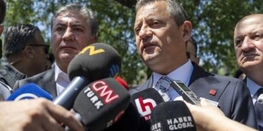 chp-genel-baskani-ozgur-ozel-selcuktaki-orman-yangini-alanini-inceledi-XtQPn2DK.jpg