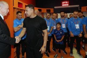 cumhurbaskani-erdogan-rams-basaksehir-kulubunu-kutladi-3x8lzdxz.jpg