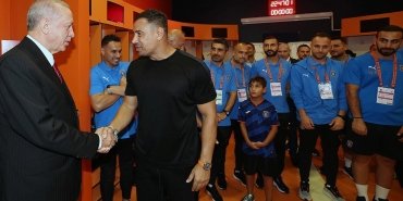 cumhurbaskani-erdogan-rams-basaksehir-kulubunu-kutladi-3x8lzdxz.jpg