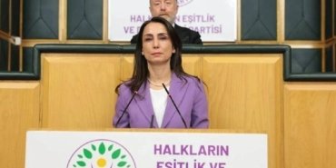 dem-partinin-hakkari-belediyesine-kayyim-atanmasina-karsi-yuruyus-eXjbWCKU.jpg