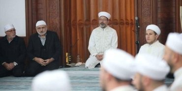 diyanet-hutbesine-tepkiler-ve-chp-sozcusu-deniz-yucelin-aciklamalari-EtYXEa86.jpg