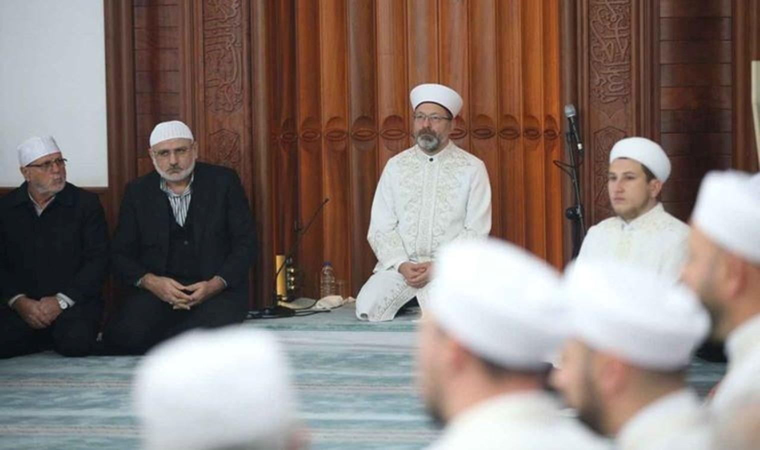 diyanet-hutbesine-tepkiler-ve-chp-sozcusu-deniz-yucelin-aciklamalari-EtYXEa86.jpg
