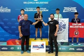eti-bakir-destekli-genc-masa-tenisi-yildizi-kuzey-gundogdu-turkiye-sampiyonu-ZPUXJhGd.jpg