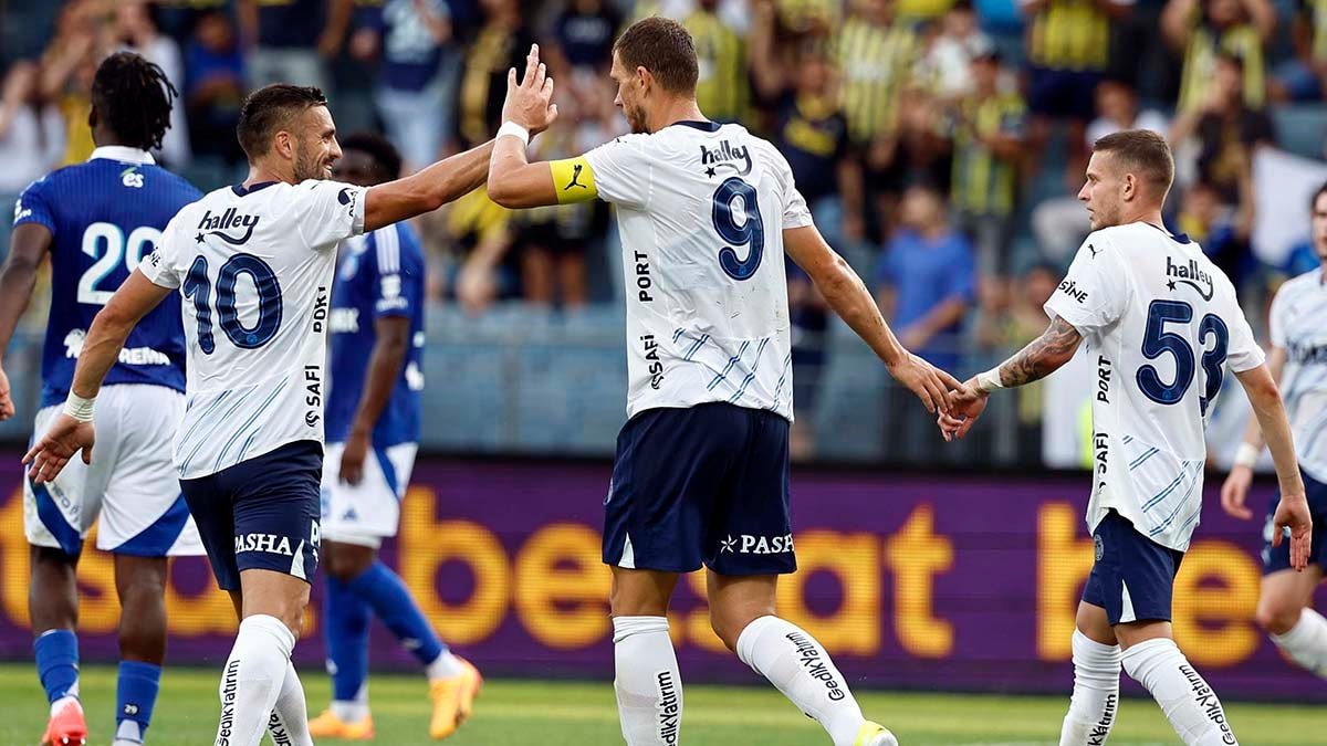 Dusan Tadic Sağ Kanatta